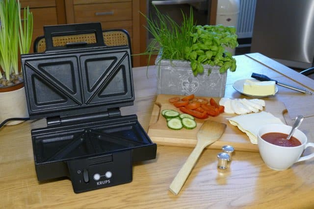 Zutaten für Pizza Sandwiches aus dem Sandwichmaker im Überblick